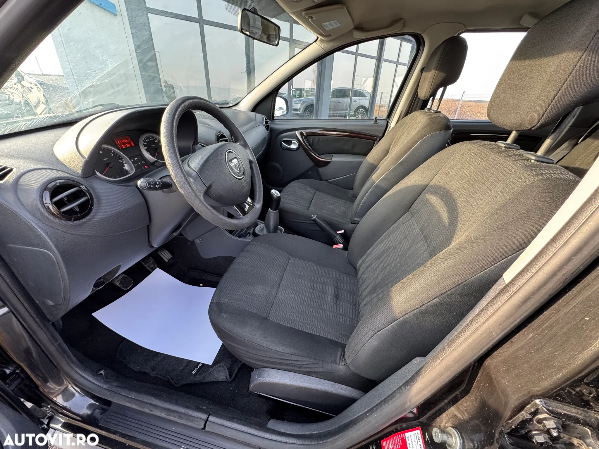 Dacia Duster 1.6 4x2 Laureate - 13