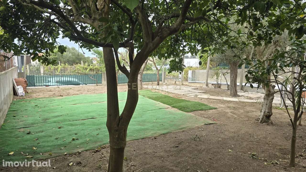 Aconchegante moradia na Caparica, para arrendamento - Grande imagem: 2/9