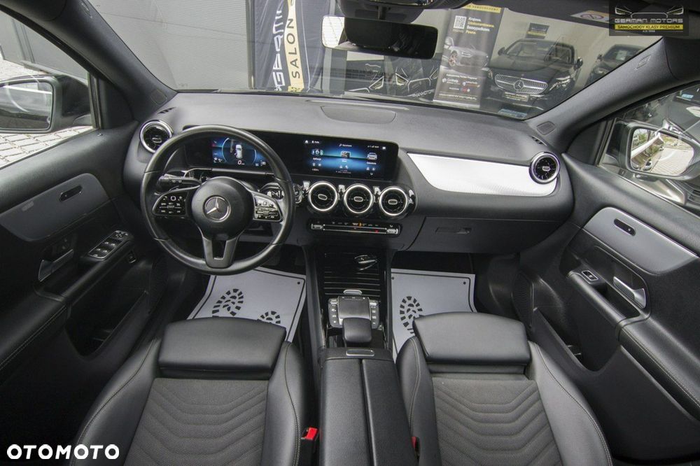 Mercedes-Benz GLA - 33