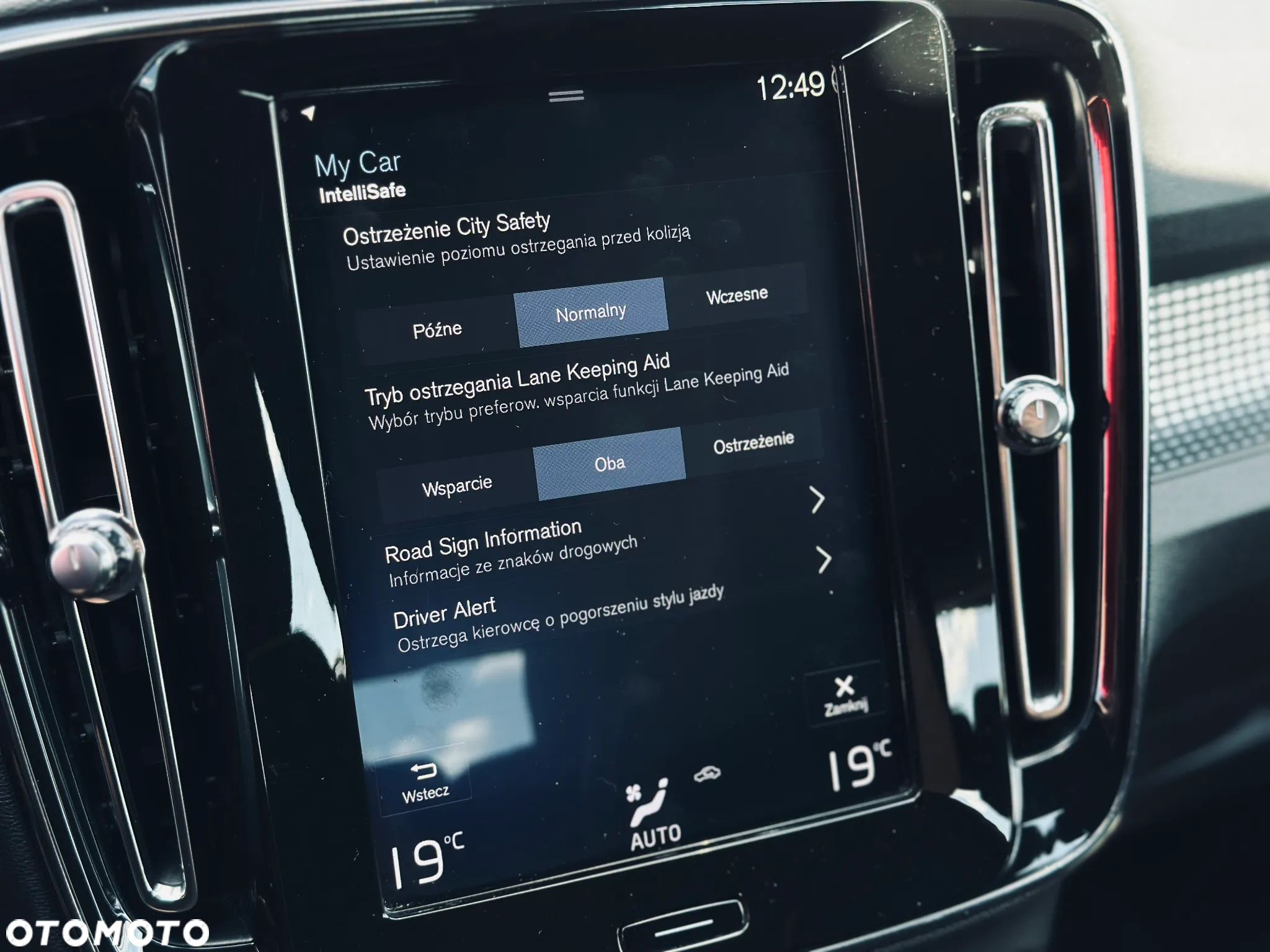 Volvo XC 40 D4 AWD Geartronic R-Design - 39