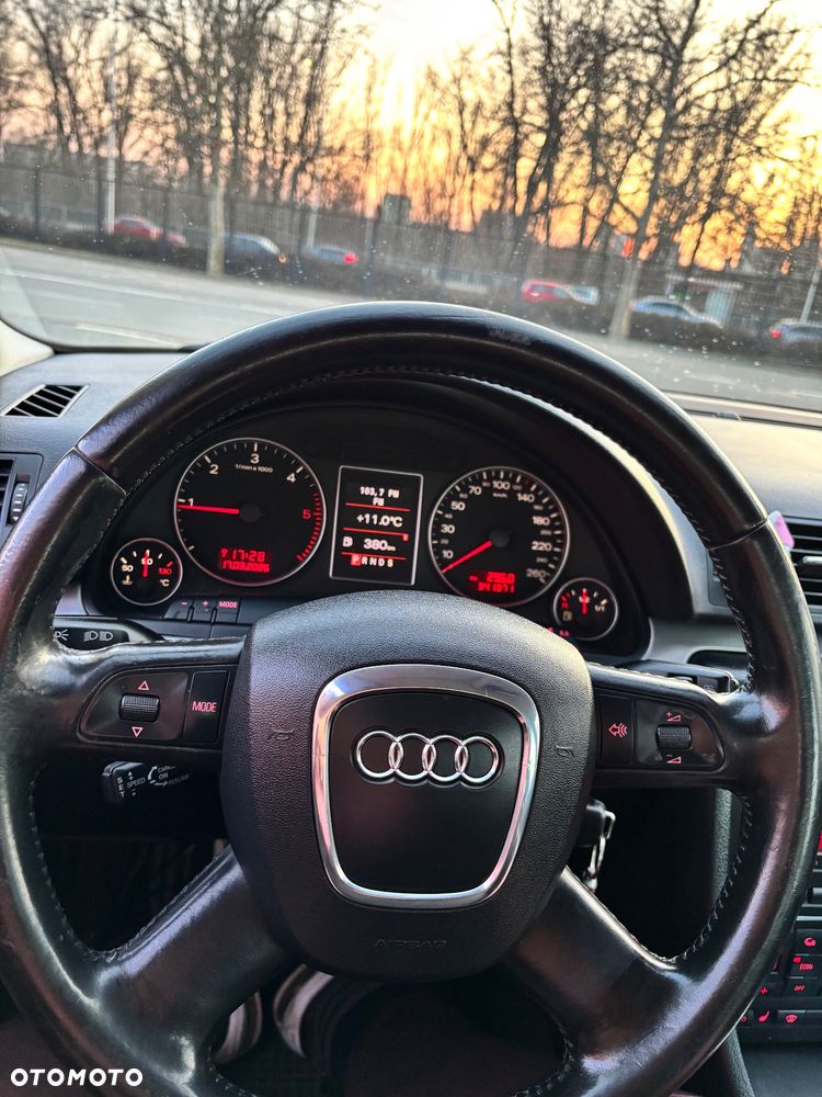 Audi A4 Limousine - 17