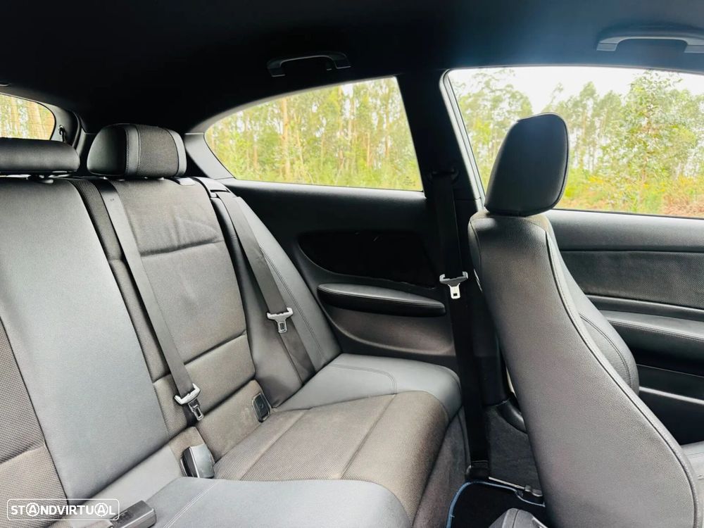 BMW 118 d Pack M - 28