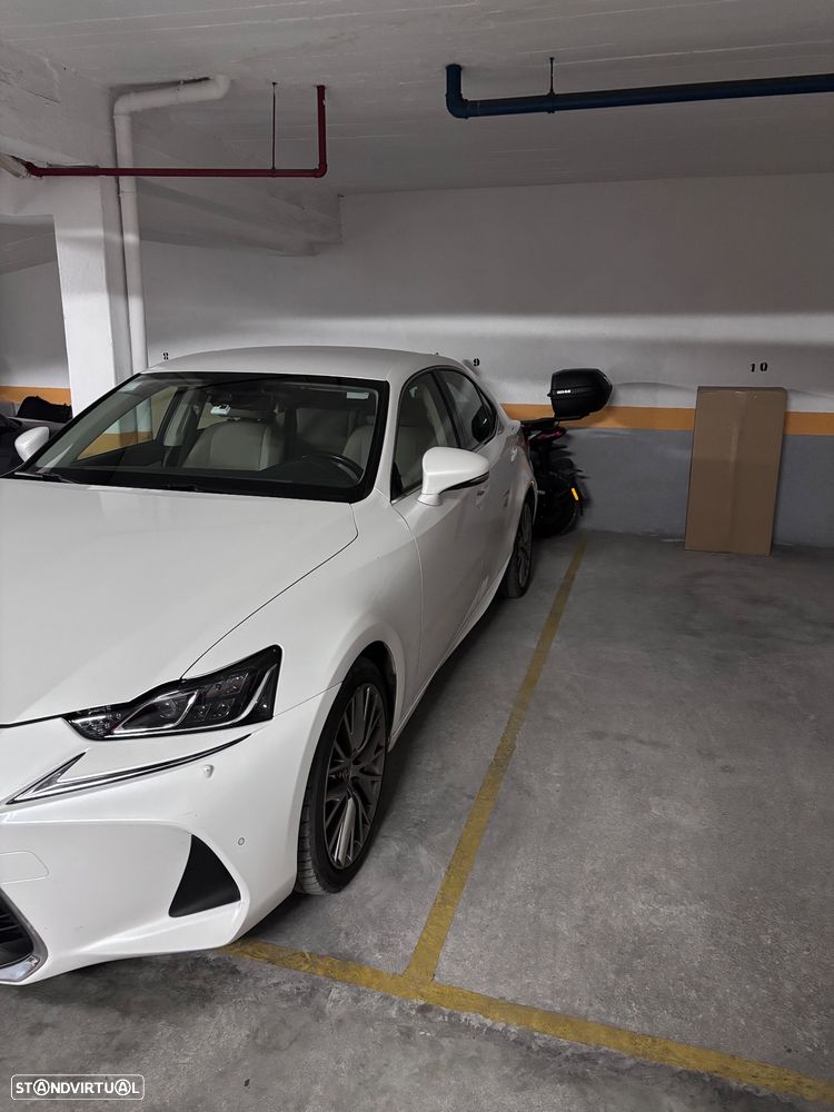 Lexus IS 300H Luxury - 13