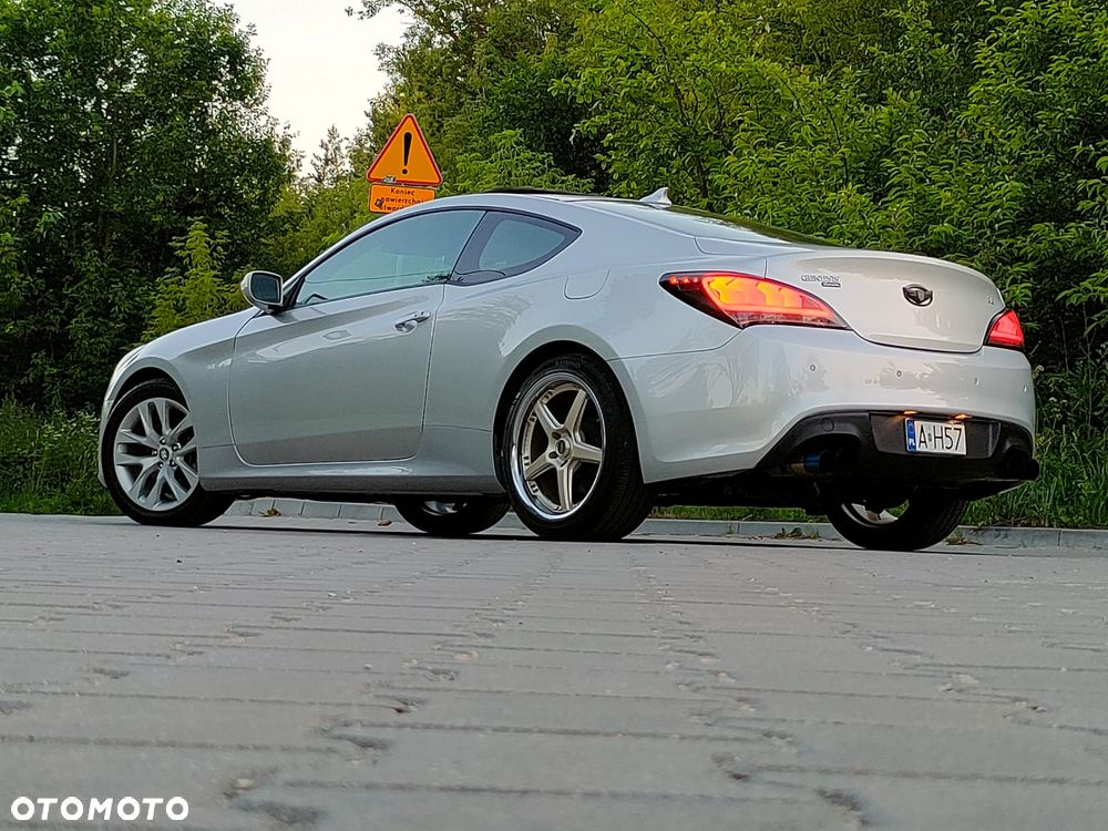 Hyundai Genesis Coupe 3.8 V6 Executive - 4