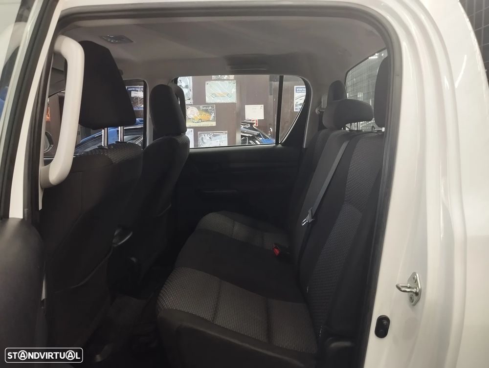 Toyota Hilux 2.4 D-4D 2WD CD CM - 10