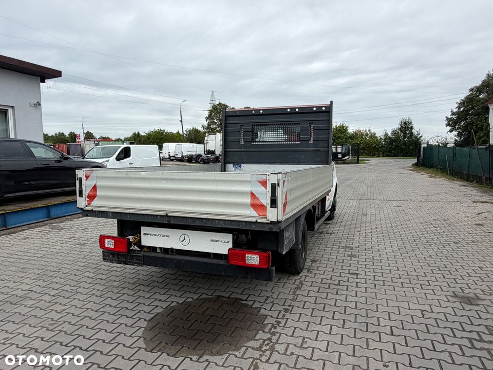 Mercedes-Benz 519 - 6