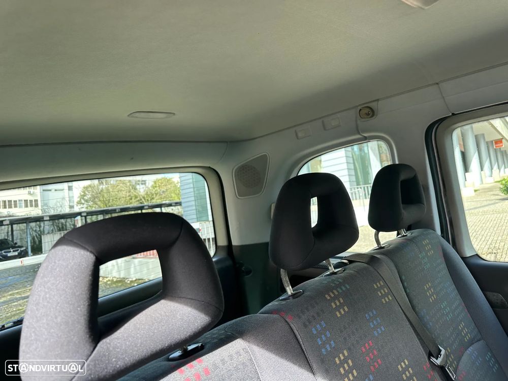 Mercedes-Benz Vaneo 1.7 CDi Family 7L - 24