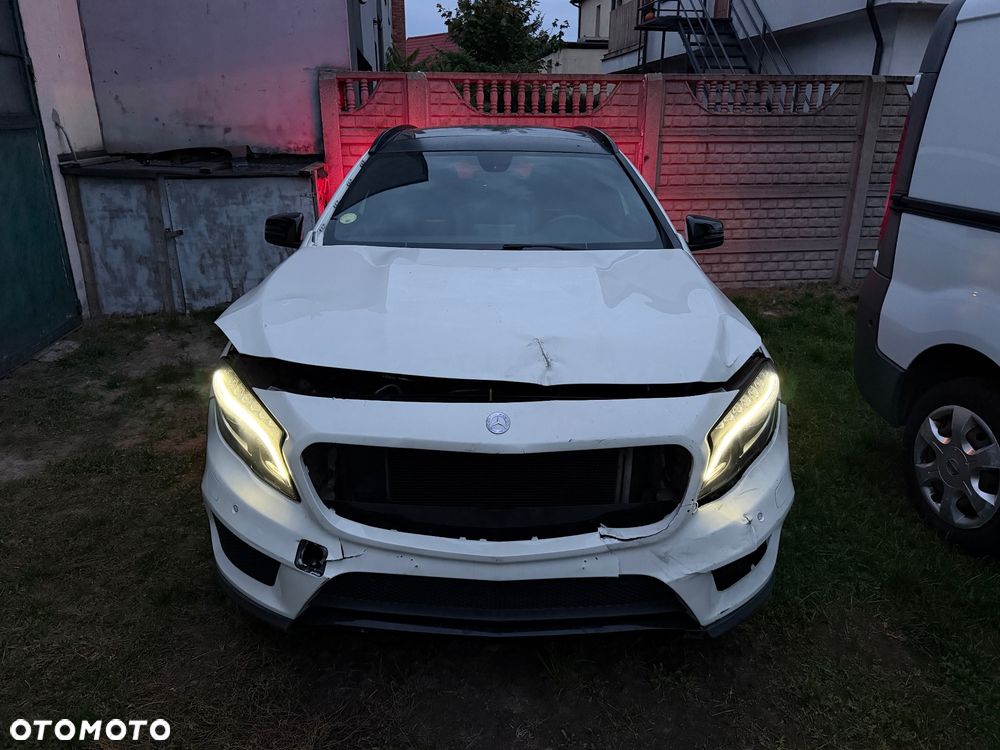 Mercedes-Benz GLA 220 CDI 7G-DCT AMG Line - 25