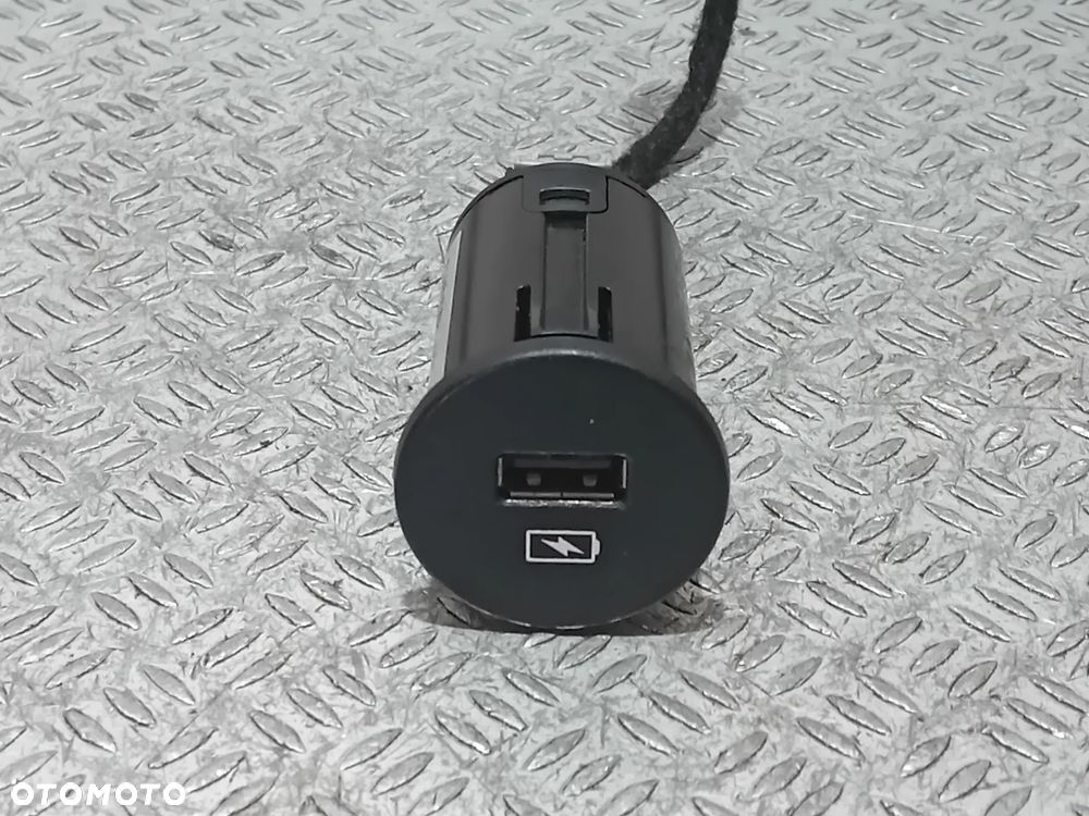 gniazdo ładowarki Iveco Daily 2016 5802012268 - 1