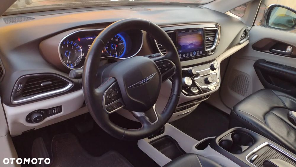 Chrysler Pacifica - 14