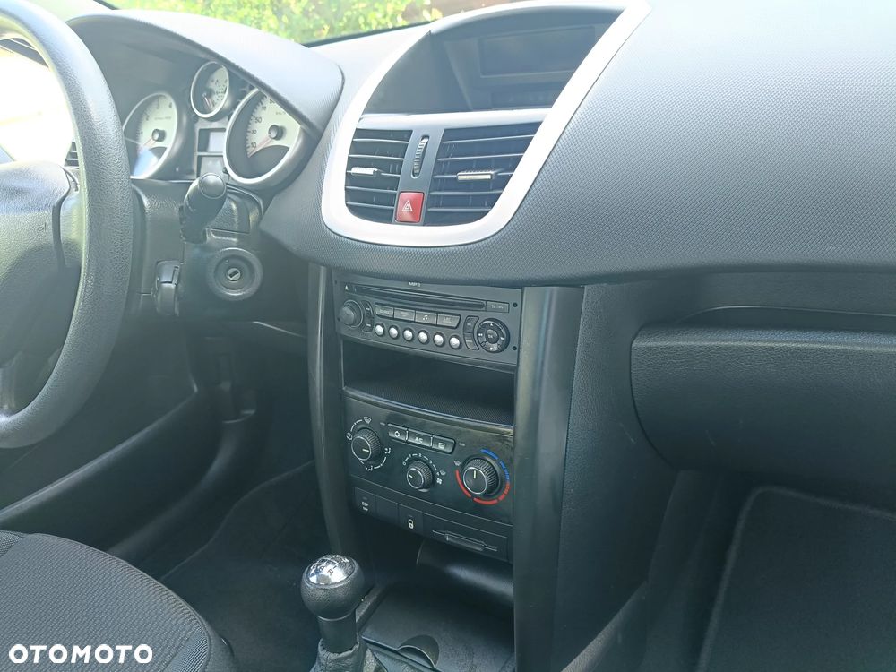 Peugeot 207 75 forever - 12