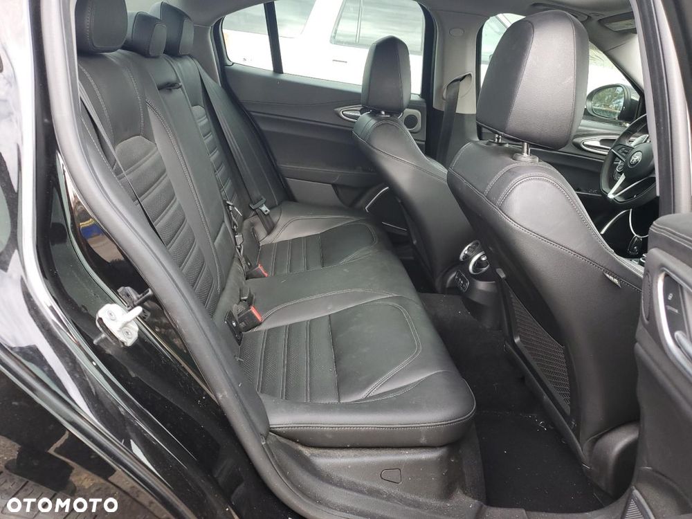 Alfa Romeo Giulia - 9