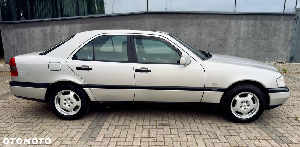 Mercedes-Benz Klasa C 180 Classic - 5