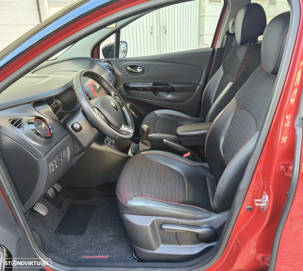 Renault Captur 0.9 TCE Helly Hansen - 11
