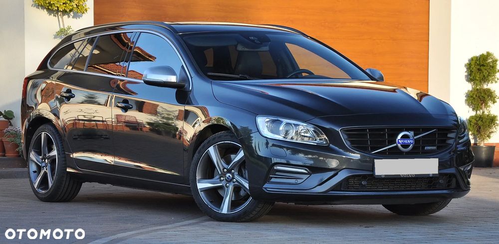 Volvo V60 D5 R-Design - 12