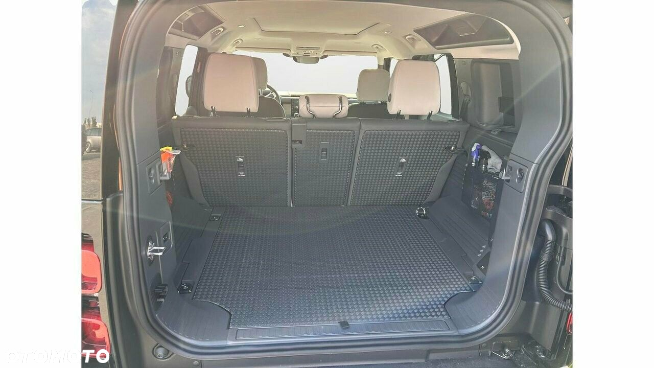 Land Rover Defender - 10