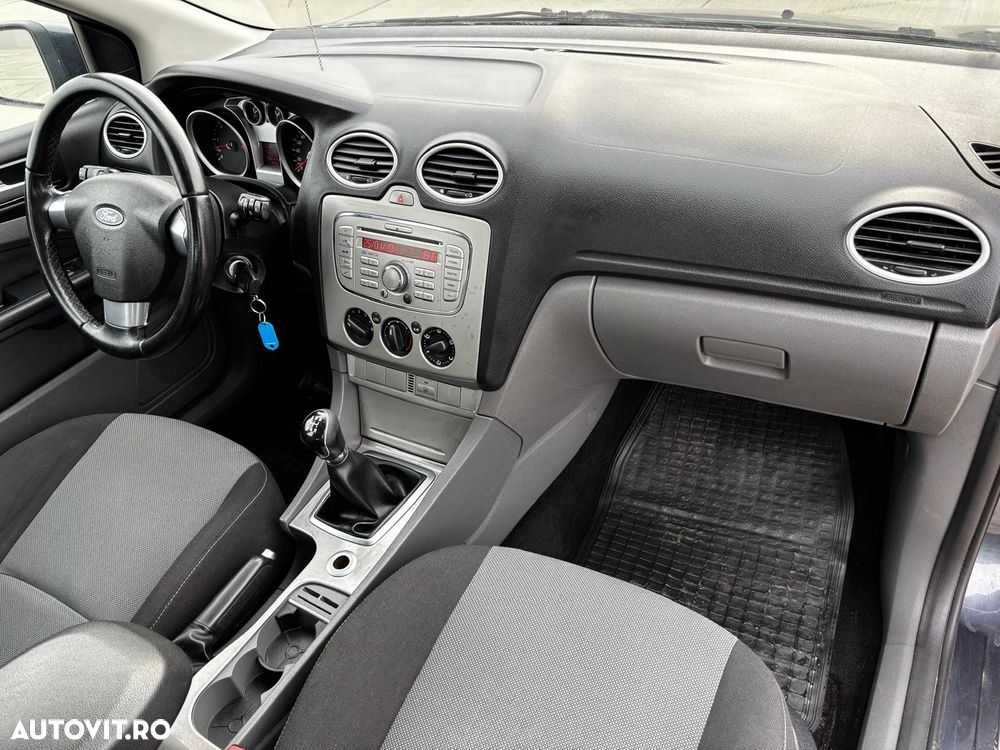 Ford Focus Turnier 1.6 TDCi ECOnetic 88g Start-Stopp-Sy Titanium - 5