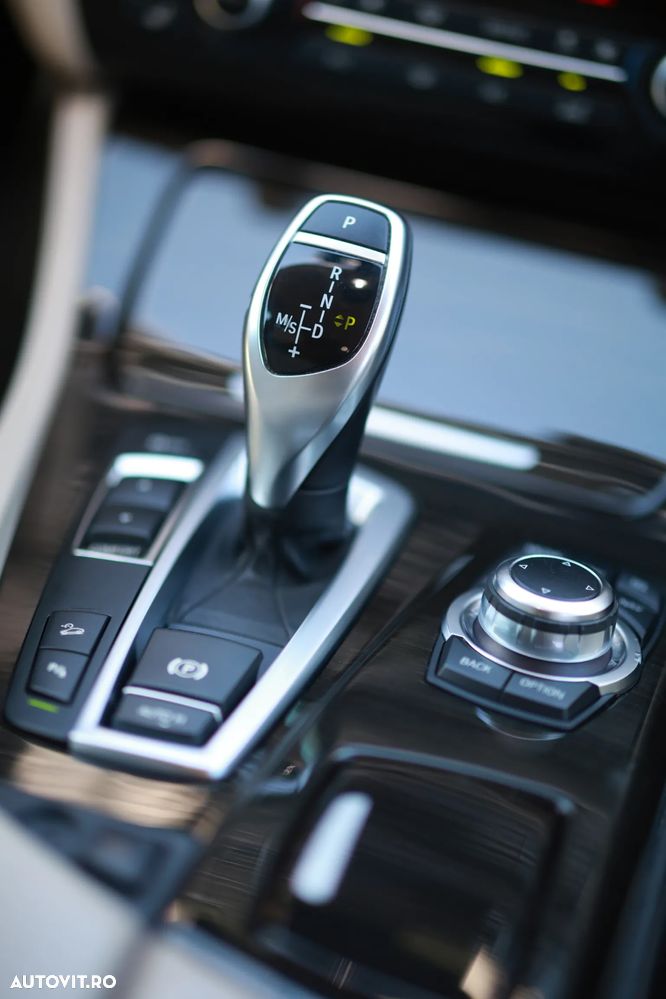 BMW Seria 5 525d xDrive - 37