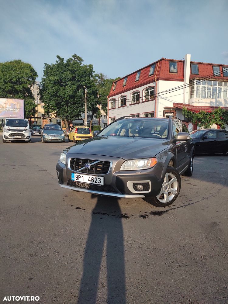 Volvo XC 70 D5 AWD Geartronic Momentum - 1