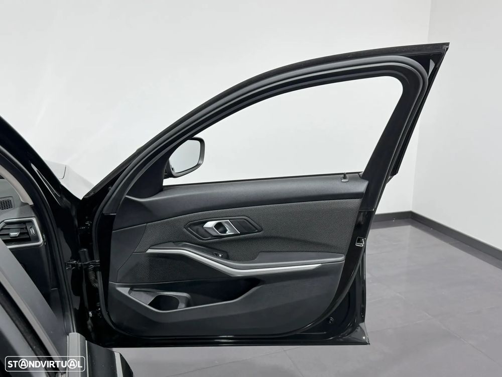 BMW 330 e Touring Corporate Edition Auto - 39