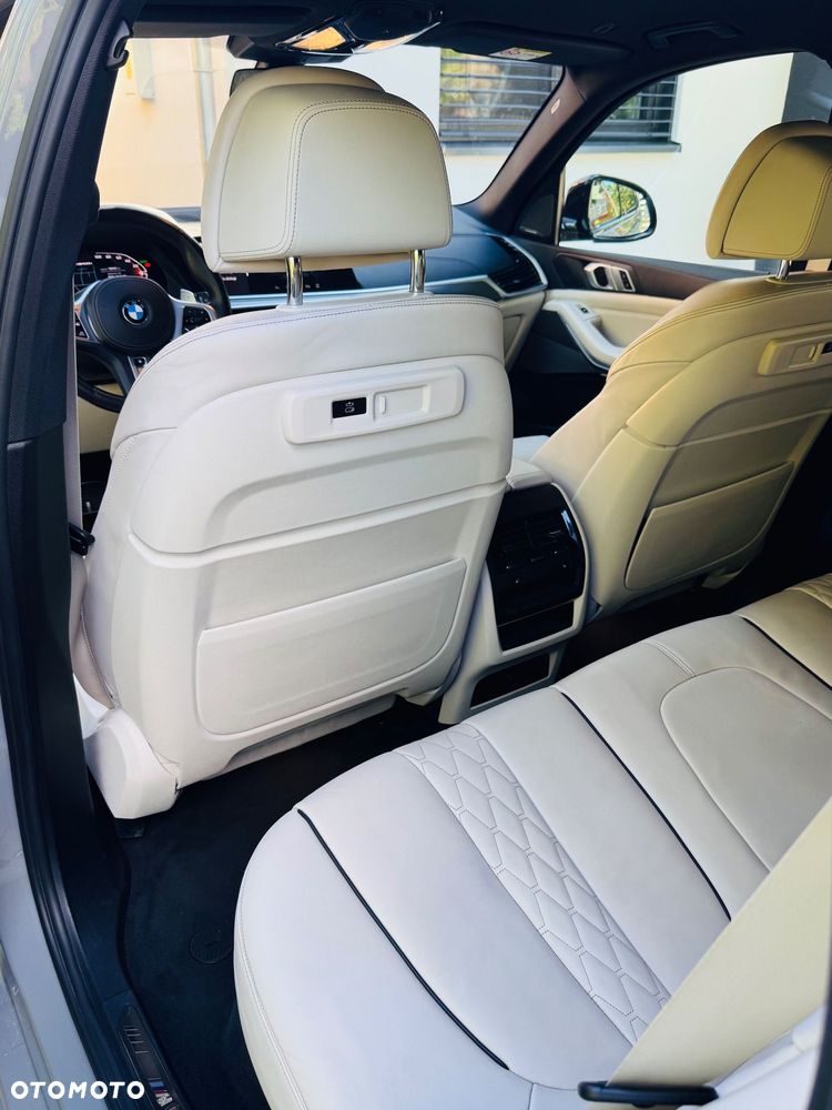 BMW X5 M M50i - 12