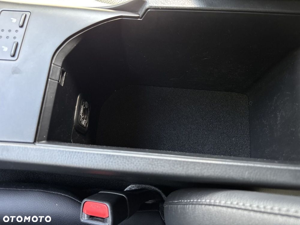 Toyota Camry 2.5 Hybrid Comfort CVT - 36
