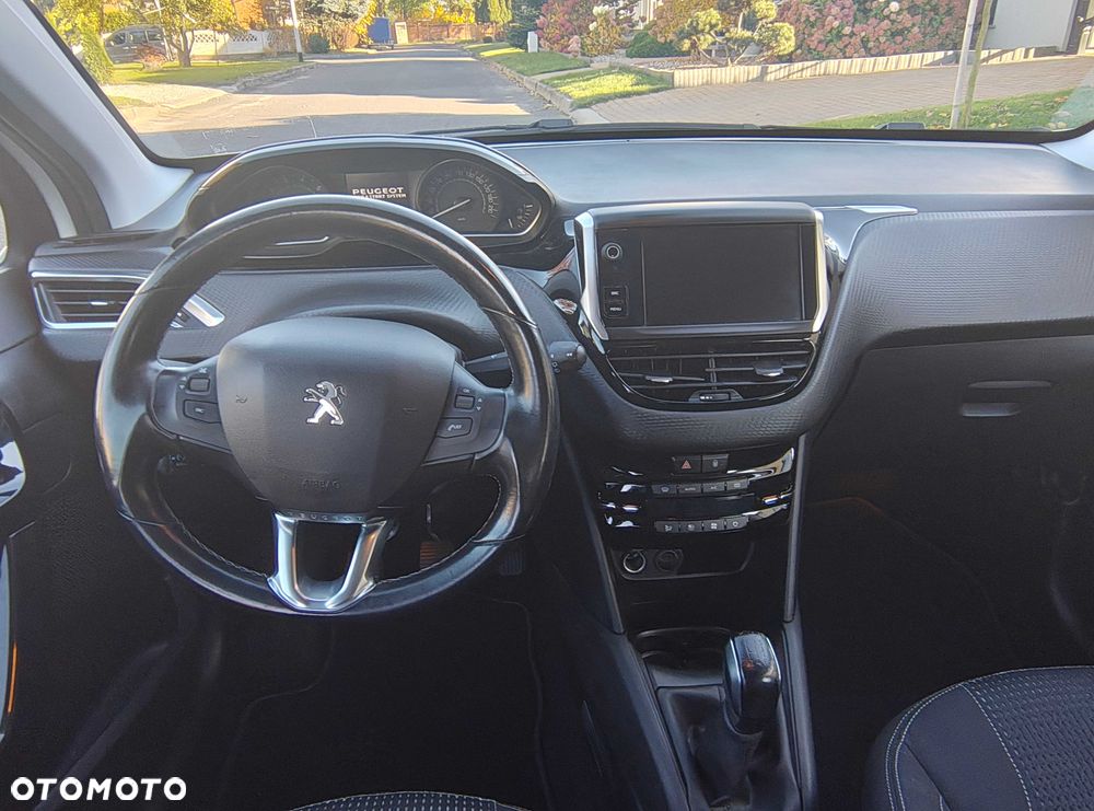 Peugeot 208 - 6