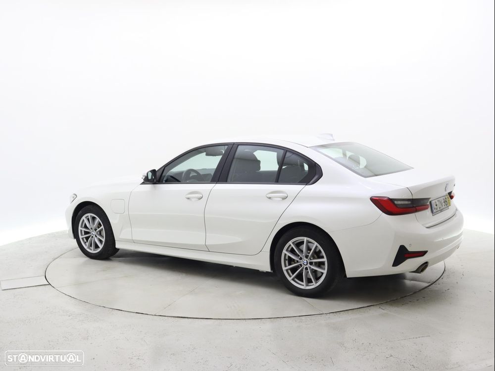 BMW 330 e Auto - 3