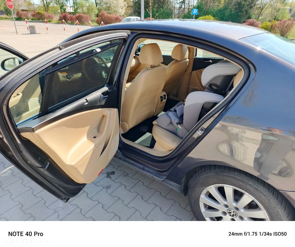 Volkswagen Passat 2.0 TDI DPF Sportline DSG - 22
