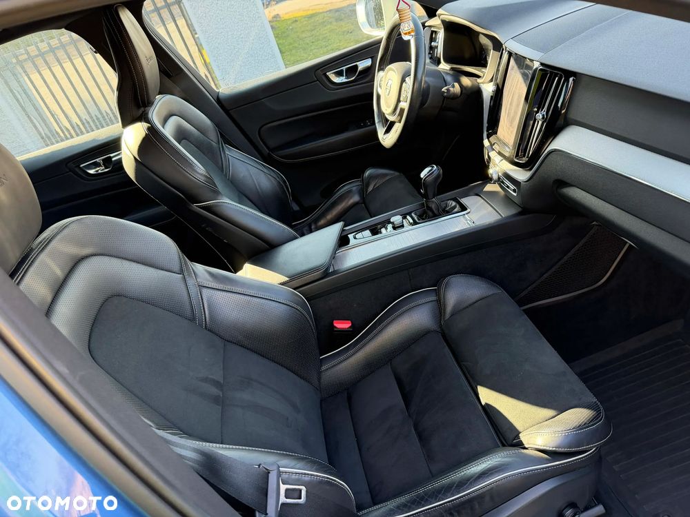 Volvo XC 60 D4 R-Design - 14