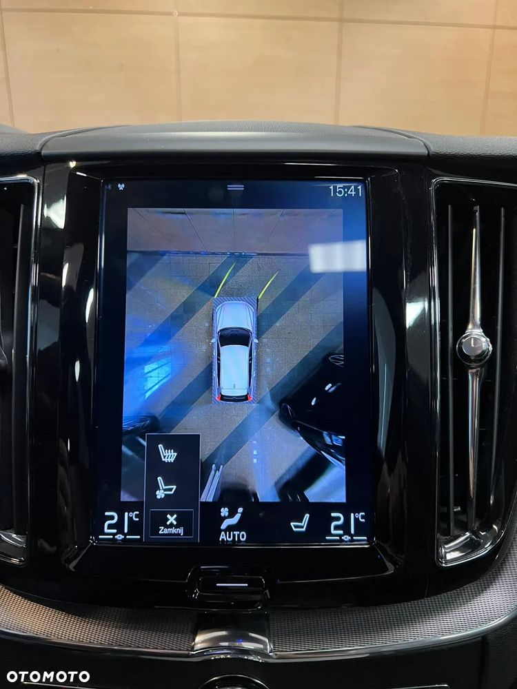 Volvo XC 60 T8 Plug-In Hybrid AWD R-Design - 24