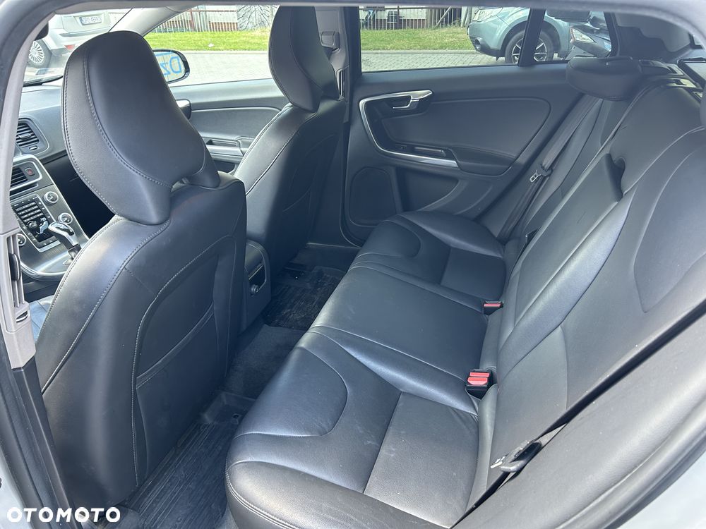 Volvo V60 Cross Country - 12
