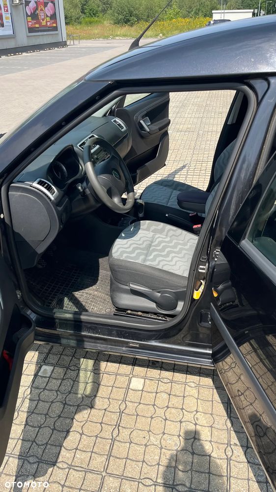 Skoda Roomster 1.6 16V Comfort - 8