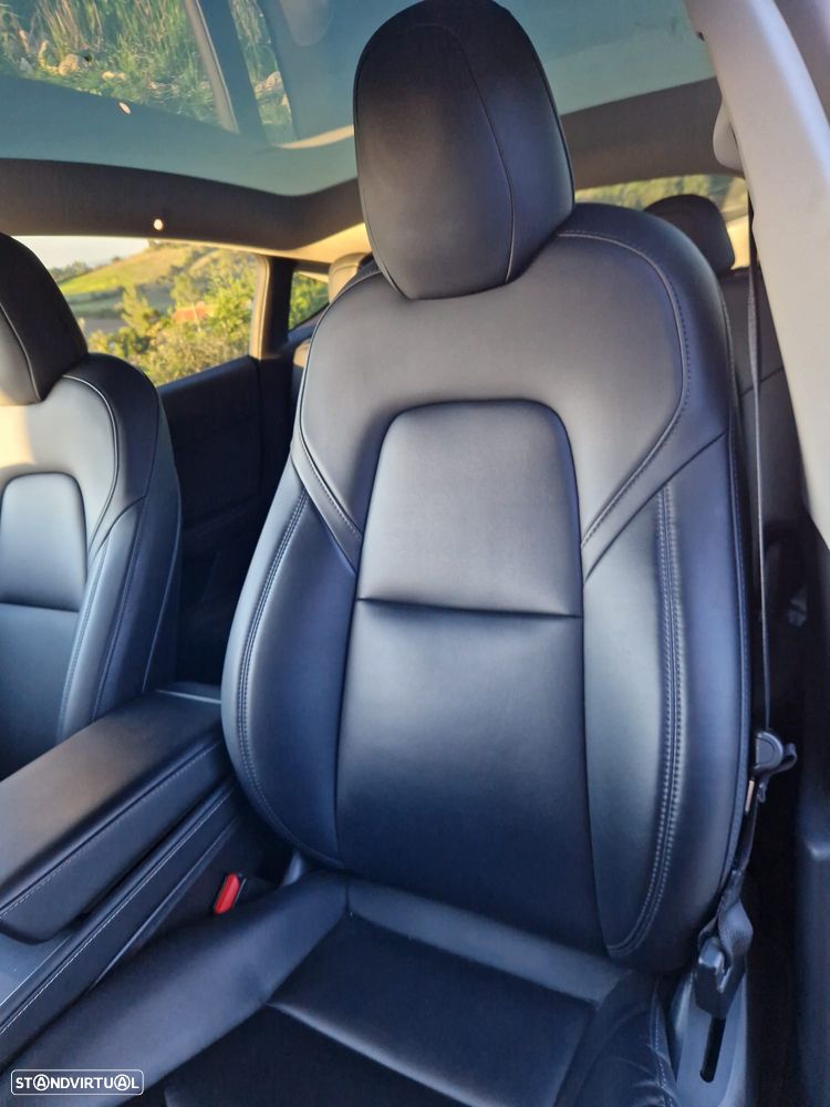 Tesla Model Y Long Range Dual Motor AWD - 18