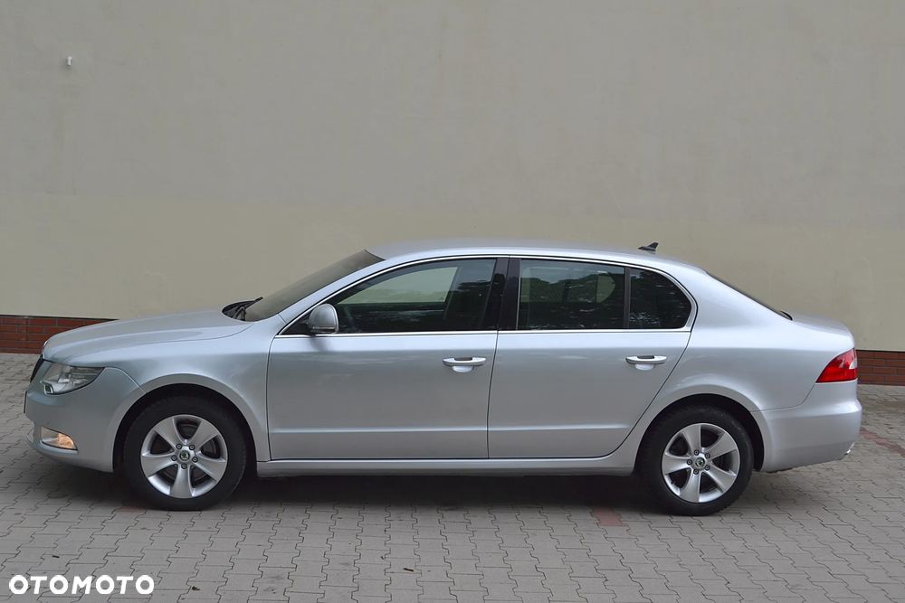 Skoda Superb 2.0 TDI Elegance DSG - 6