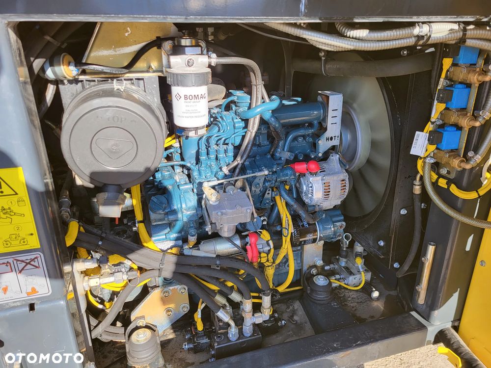 Bomag BW 154 AP 4 AM + rozsypywacz grysu z Niemiec - 15