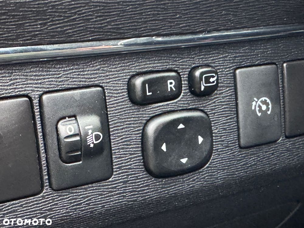 Toyota Avensis 2.0 D-4D Executive - 32