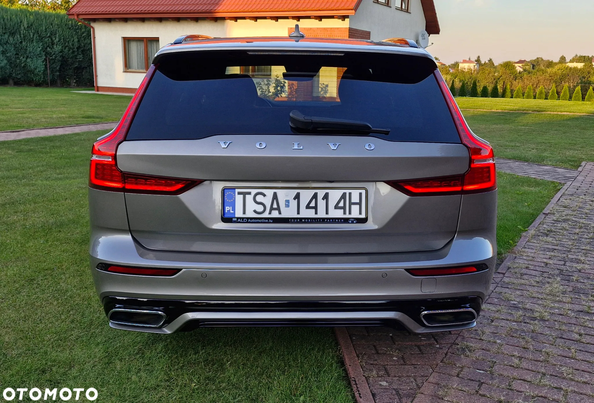 Volvo V60 D3 R-Design - 6