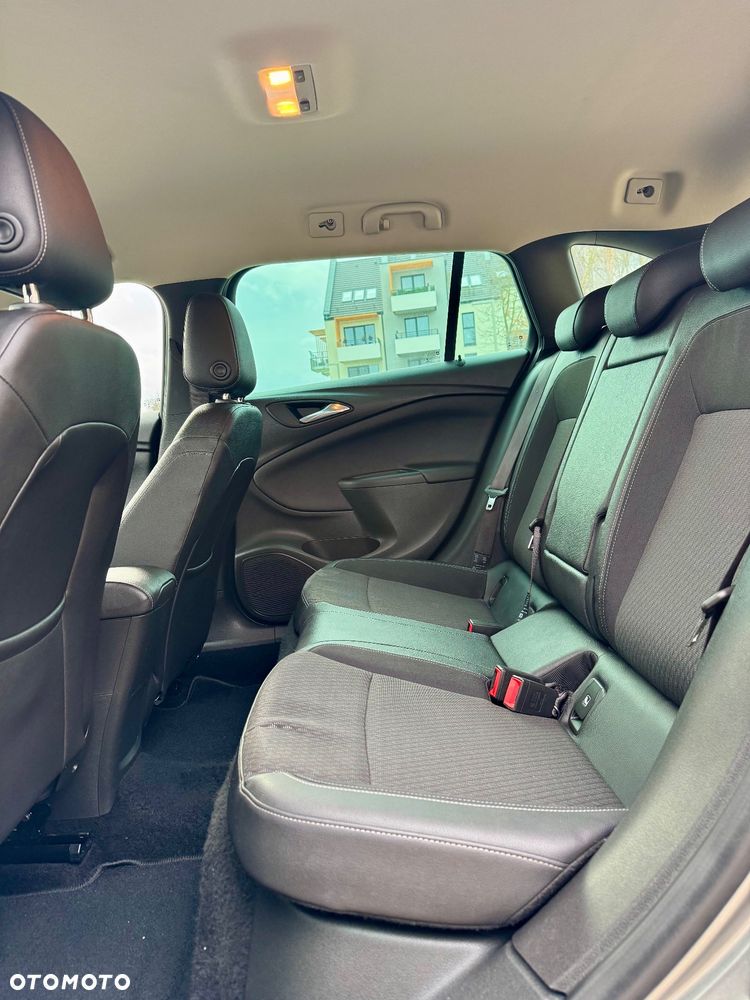 Opel Astra 1.4 T GPF Dynamic S&S - 9