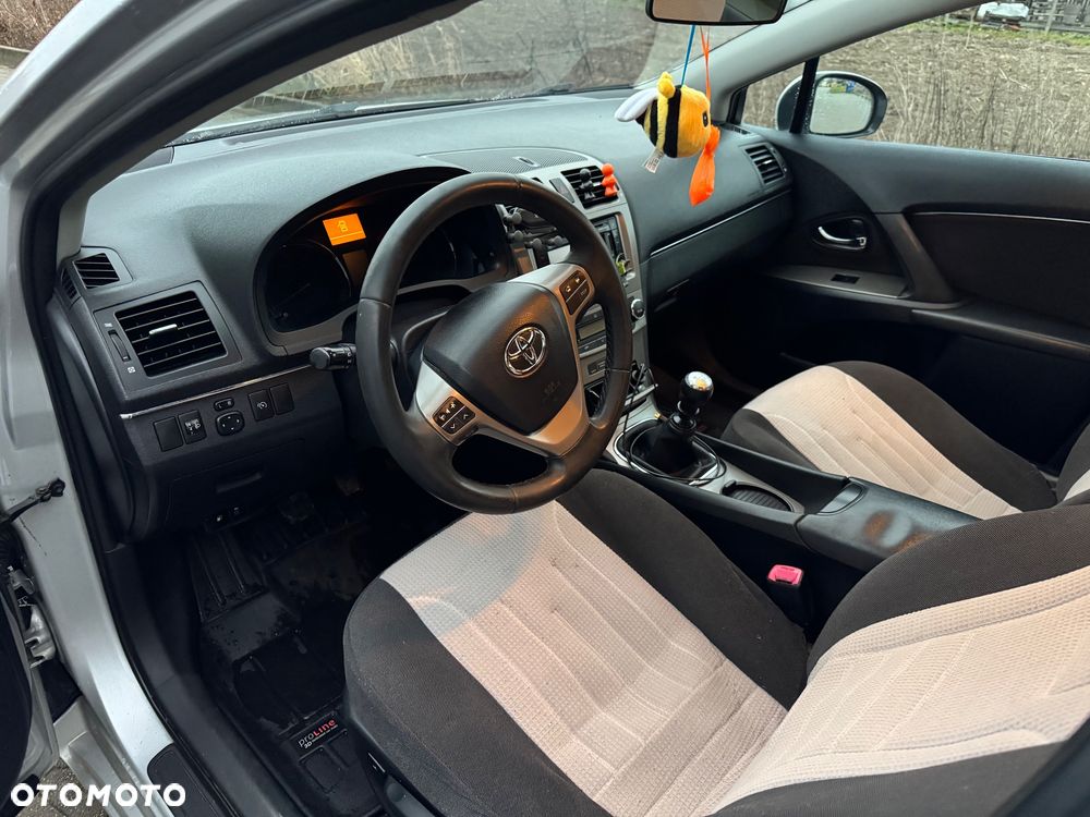 Toyota Avensis 2.0 D-4D - 11