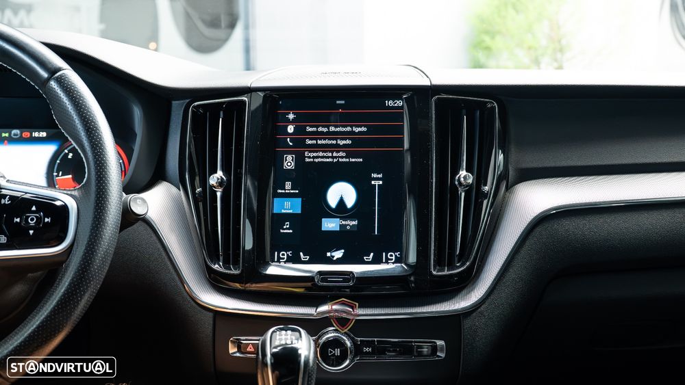 Volvo XC 60 D4 AWD RDesign - 41