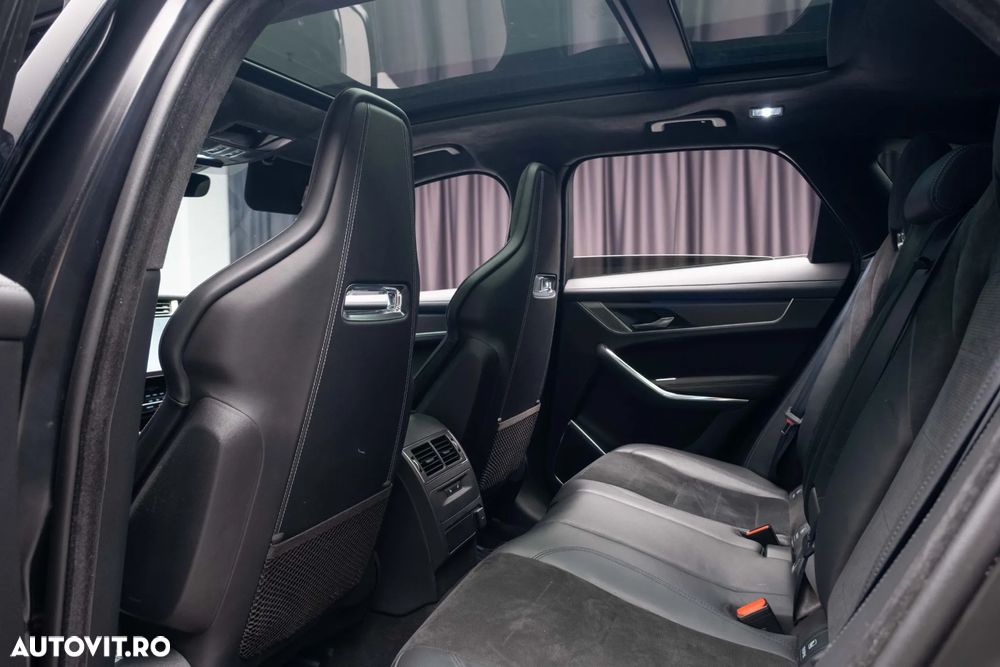 Jaguar F-Pace P550 AWD SVR - 30
