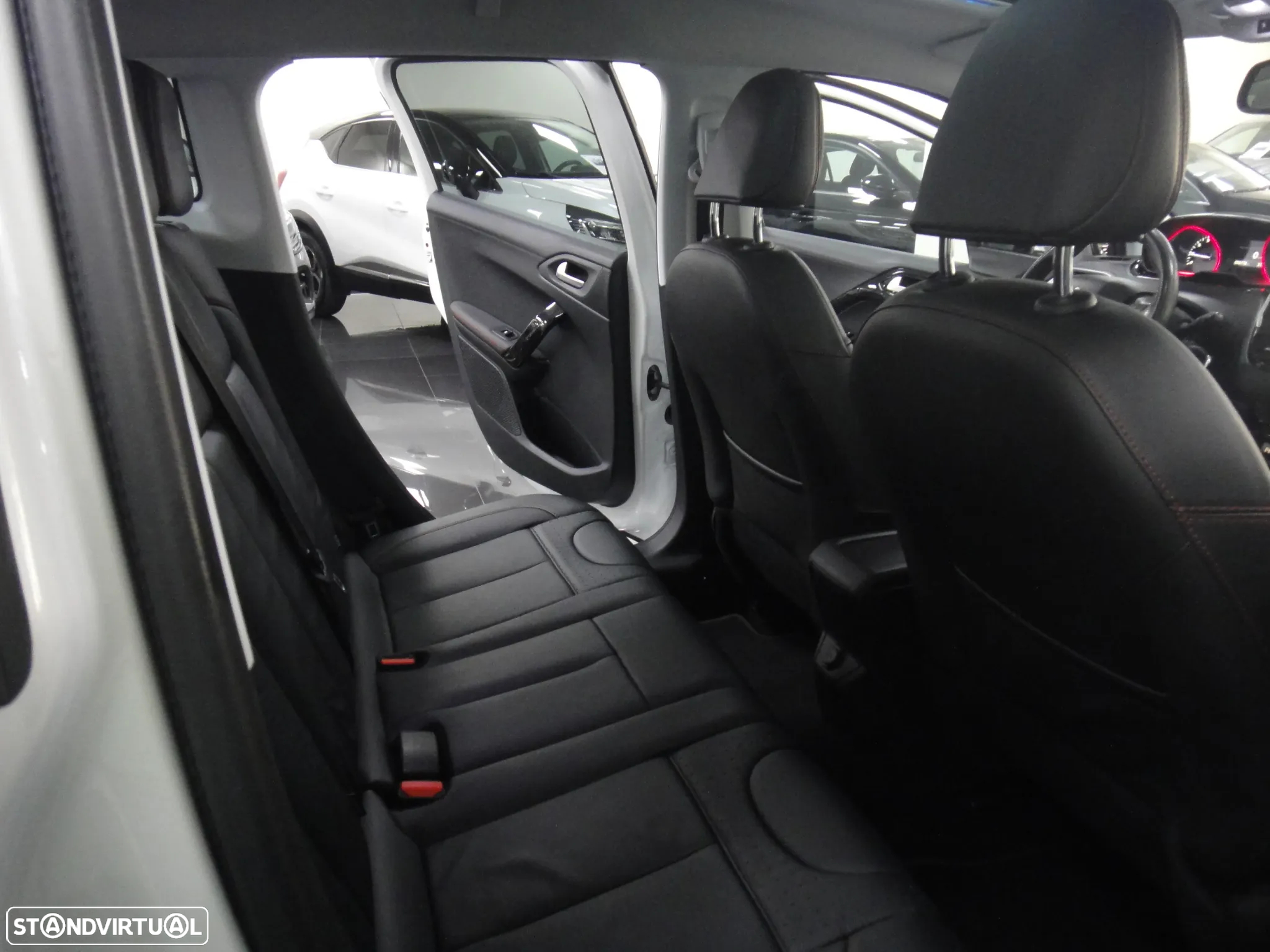 Peugeot 2008 1.2 PureTech GT Line EAT6 - 21