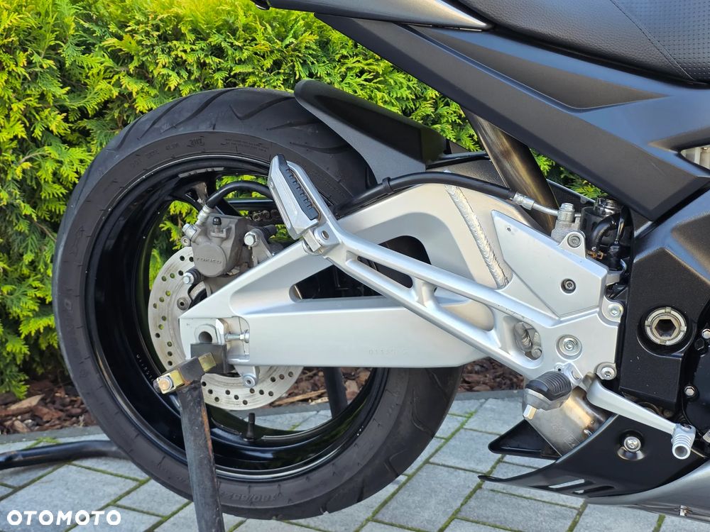 Suzuki GSR - 9