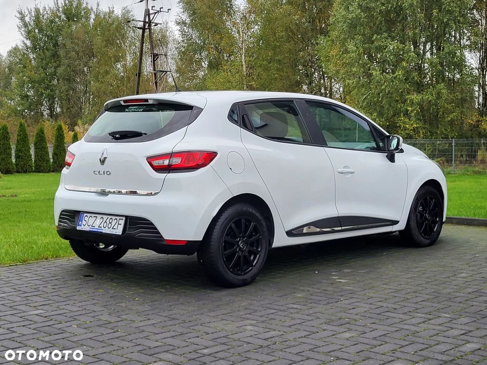 Renault Clio 1.2 16V 75 LIMITED - 9