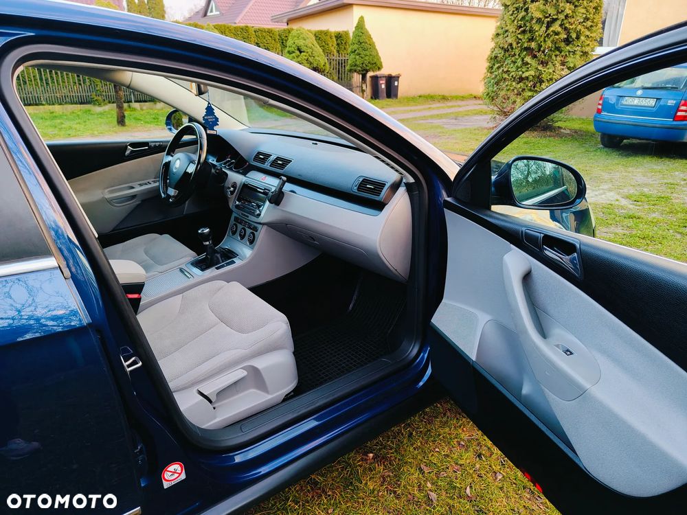 Volkswagen Passat 1.6 Comfortline - 19