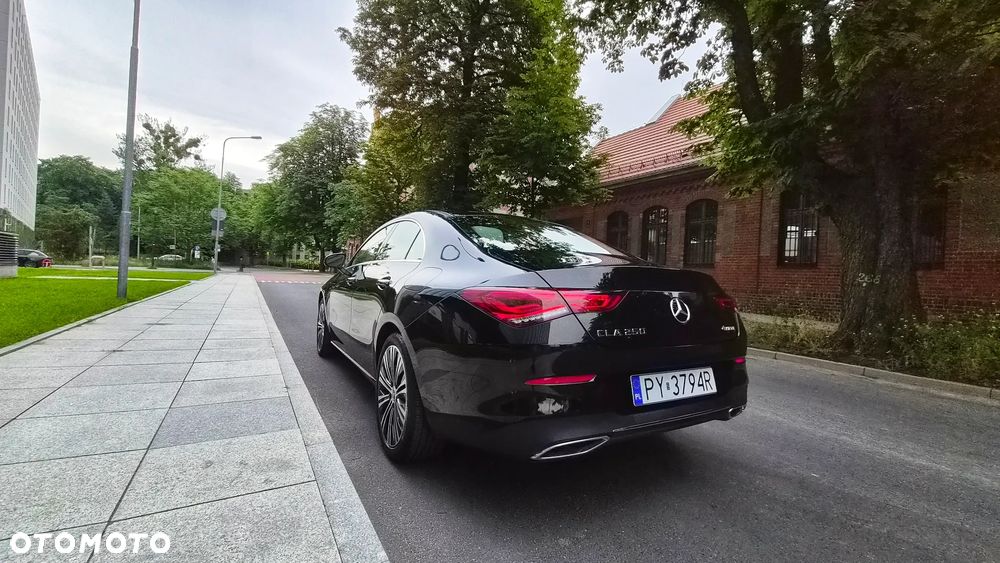 Mercedes-Benz CLA 250 4-Matic 7G-DCT - 10