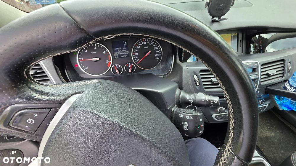 Renault Laguna dCi 110 FAP Bose Edition - 4