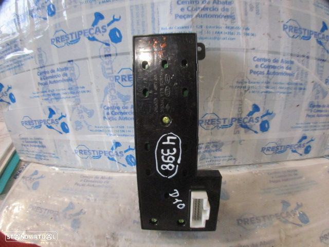 Interruptor 935702L000 HYUNDAI I30 SW 2010 1.6CRDI  16V 115CV 5P CINZA VIDROS FE Apoio Danificado - 3