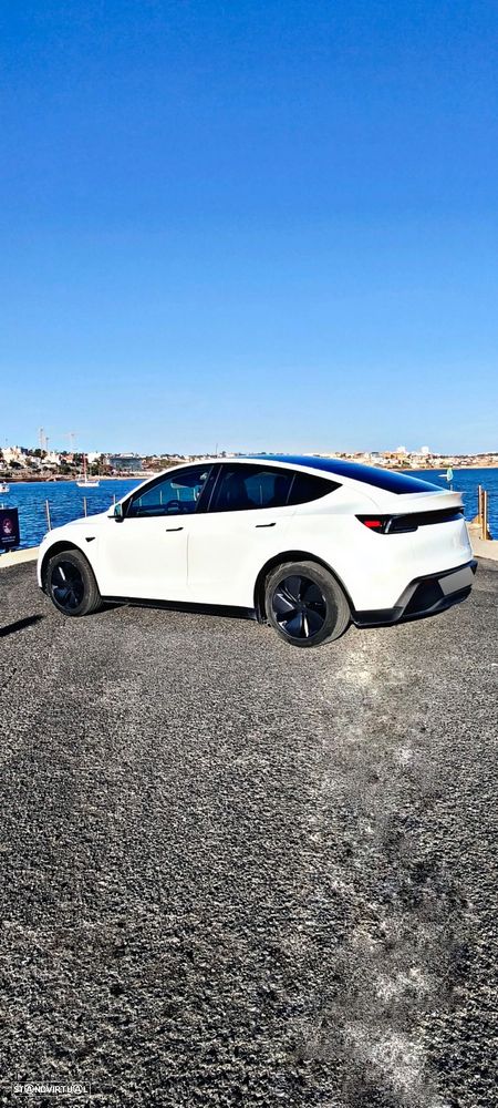 Tesla Model Y - 6